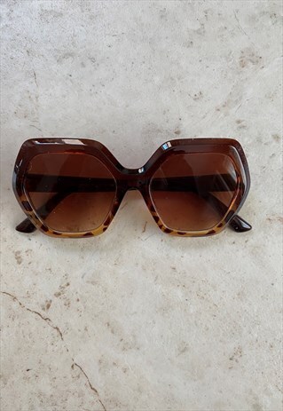 OVERSIZED SQUARES SUNGLASSES IN LIGHT TORTOISESHELL FADE