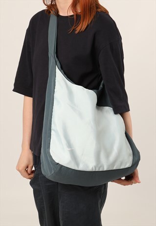 VINTAGE NIKE SHOULDER BAG