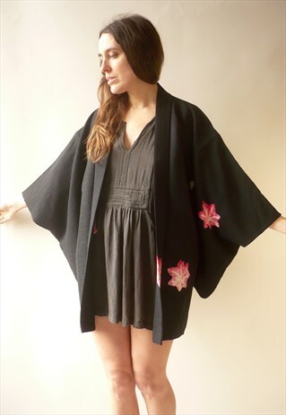 VINTAGE BLACK & FLORAL JAPANESE KIMONO DUSTER JACKET HAORI