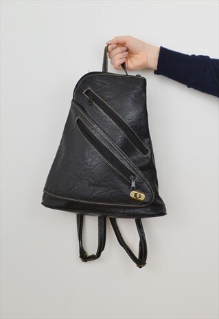 ZIP UP STRAP BACKPACK