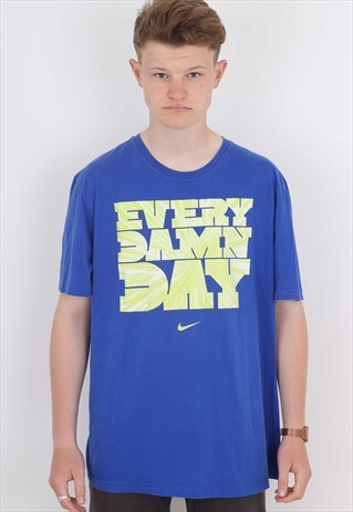 VINTAGE NIKE T SHIRT