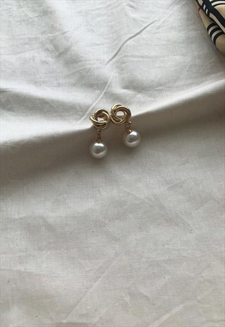 FAUX PEARLS GOLD DROP EARRINGS
