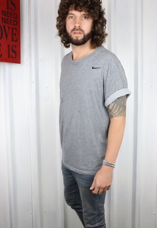 VINTAGE NIKE OVERSIZED T SHIRT