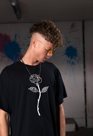 OVERSIZED T-SHIRT IN BLACK WITH ROSE MOTIF