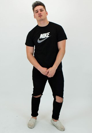 VINTAGE NIKE T-SHIRT