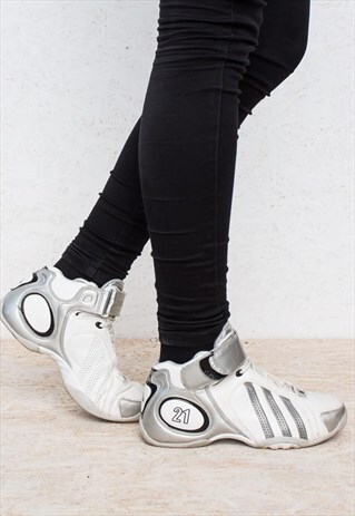 VINTAGE WHITE ADIDAS TRAINERS
