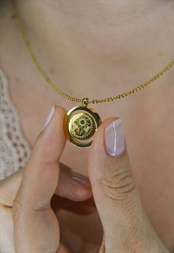 Golden Spinning Necklace