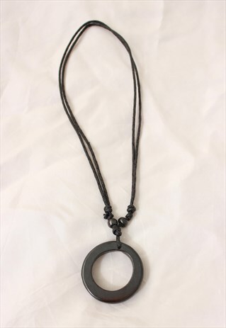 BLACK CIRCLE WOODEN PENDANT NECKLACE