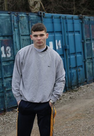 VINTAGE GREY NIKE SWEATSHIRT