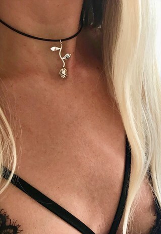 THE ROSE CHOKER