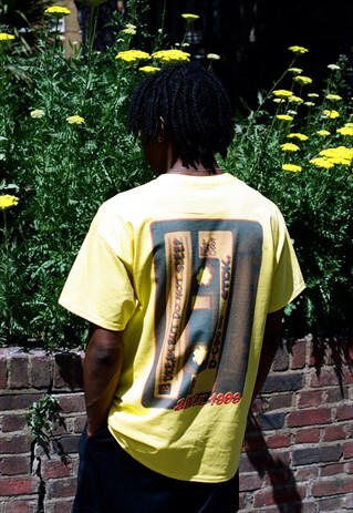 SHORT SLEEVED T-SHIRT IN YELLOW WITH PRINTED 80S CASSETTE