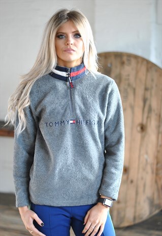 90S TOMMY HILFIGER SPELL OUT 1/4 ZIP FLEECE