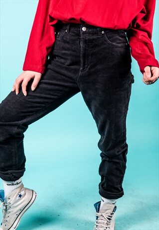 VINTAGE MOM JEANS IN BLACK CORDUROY