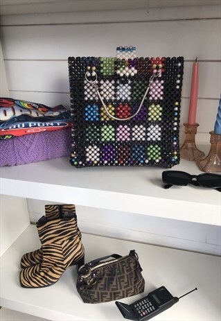 VINTAGE 1970S MULTI-COLOURED PLASTIC BEADED SHOPPER HANDBAG