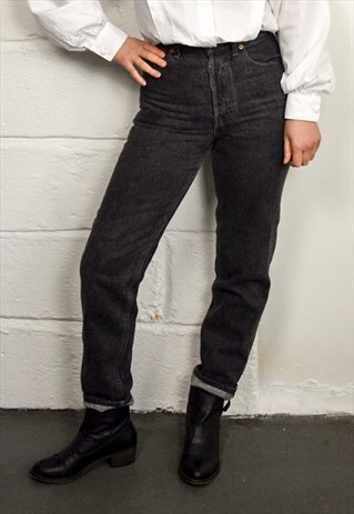 VINTAGE 90'S LEVI'S BLACK HIGHWAISTED MOM JEANS