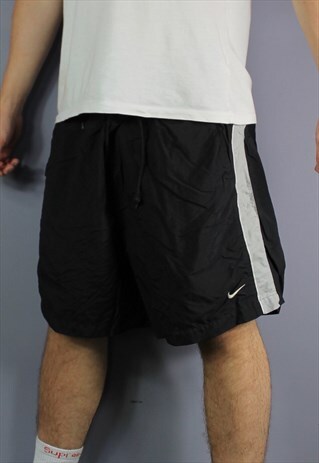 VINTAGE NIKE SHORTS IN BLACK WITH POCKETS, EMBROIDERED LOGO