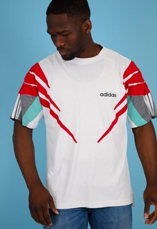 VINTAGE ADIDAS T-SHIRT IN MULTI NT127