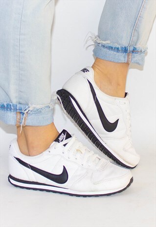 90'S WHITE CANVAS NIKE PEGASUS TRAINERS