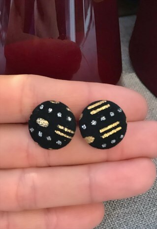 BLACK BUTTON STUD EARRINGS