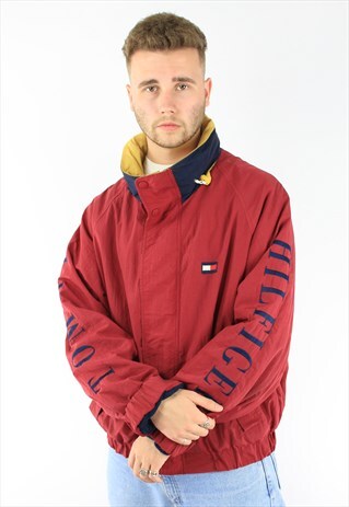 TOMMY HILFIGER ARM SPELLOUT FLEECE LINED JACKET