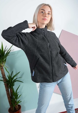 VINTAGE PATAGONIA ZIP UP FLEECE IN GREY.