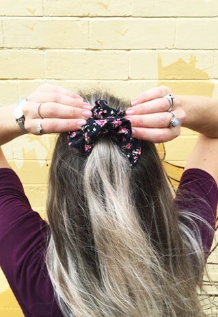 BLACK WITH PINK FLORAL PRINT SCRUNCHIE