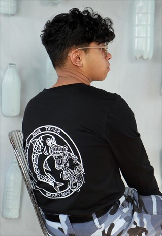 ORGANIC LONG SLEEVE T-SHIRT IN BLACK WITH PLASTIC PUKE FISH