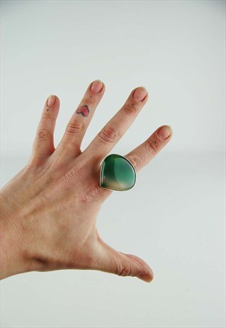 VINTAGE ETHNIC BOHO GREEN LARGE TEARDROP STONE RING- L