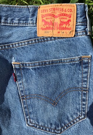 VINTAGE 90'S STONEWASH LEVI MOM JEANS