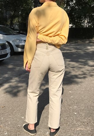 FAVORITE EGGSHELL HIGHWAISTED JEANS