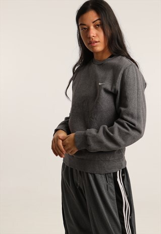 VINTAGE NIKE EMBROIDERED LOGO SWEATSHIRT