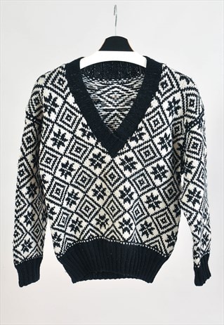 VINTAGE 90S HAND KNIT JUMPER IN BLACK AND WHITE