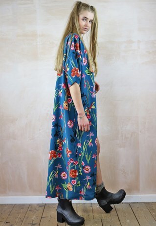 FALLING FLOWER PRINT LONG KIMONO