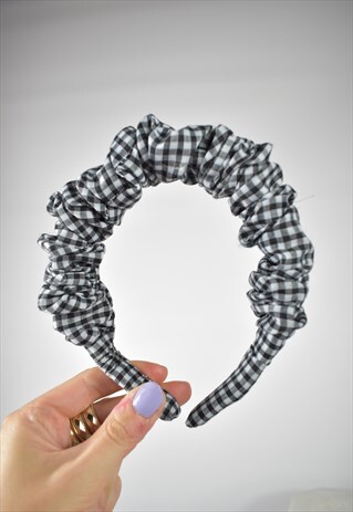 SCRUNCHIE HEADBAND IN BLACK GINGHAM