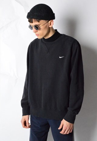 BLACK MINIMALIST NIKE SWEATSHIRT