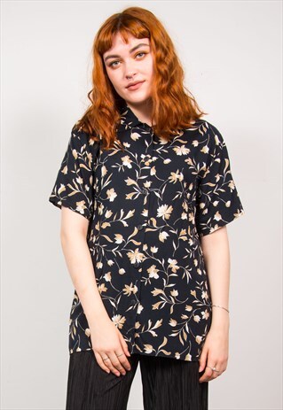 VINTAGE 90'S BLACK FLORAL PRINT SHORT SLEEVE SHIRT