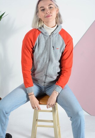 NIKE ZIP UP HOODIE IN GREY.