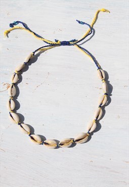 Handmade 90s stock shell necklace.