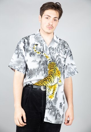 GRUNGE Y2K TIGER SHIRT. UNISEX.