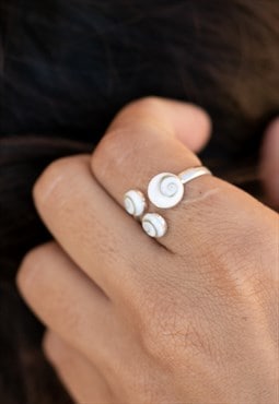 Shiva Eye SeaShell Sterling Silver Ring Natural White Stone