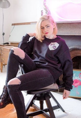 OVERSIZED SWEATER IN BLACK WITH WITCH CREST PRINT