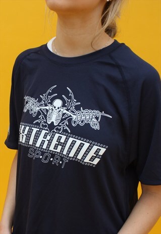 VINTAGE 00S / Y2K EXTREME SPORT SKULL GRAPHIC TSHIRT