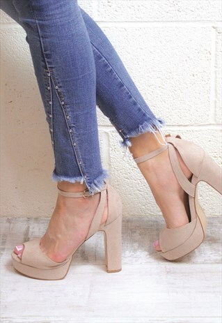 NUDE ANKLE STRAP PEEP TOE PLATFORM SANDALS