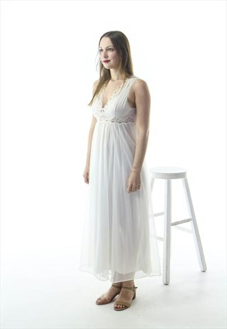 WHITE SILKY NIGHTWEAR / TRANSPARENT NIGHT GOWN