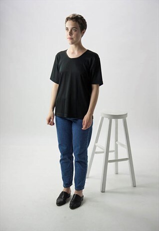 BLACK RIBBED CREW NECK / RETRO CASUAL T-SHIRT