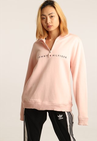 VINTAGE TOMMY HILFIGER SPELLOUT 1/4 ZIP SWEATSHIRT