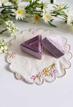 Triangle velvet ring box in dusky lilac