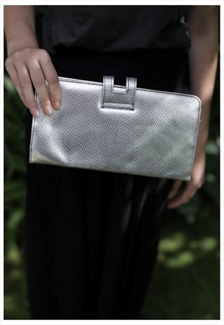 VINTAGE 90'S SILVER/METALIC SNAKE SKIN STYLE CLUTCH