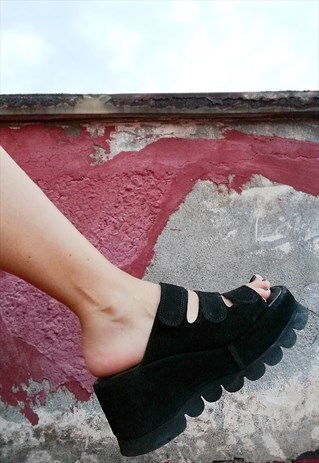 90'S RARE GUESS CHUNKY SUEDE PLATFORM
