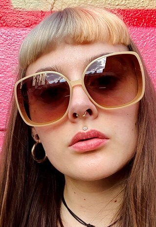VINTAGE INSPIRED SUNGLASSES BIG SQUARE SHAPE IN CREAM UV400
